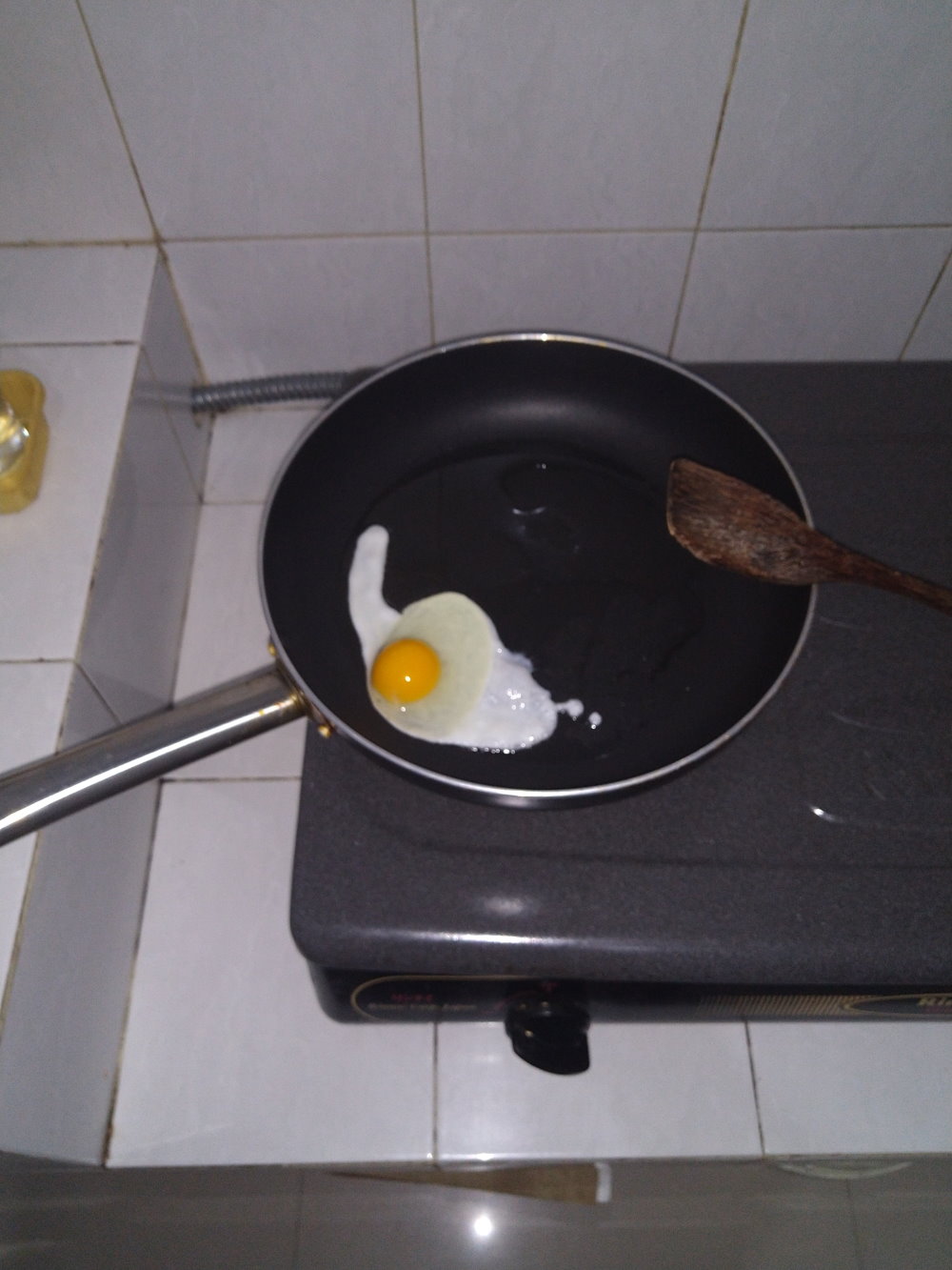 (Very) Basic Cooking: Fried Egg - Image 1